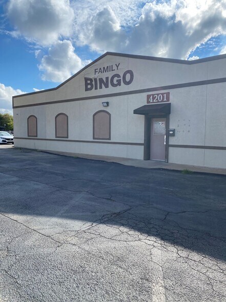 More Photos Of 4201 Benbrook Hwy, Fort Worth Sports And Entertainment For Lease