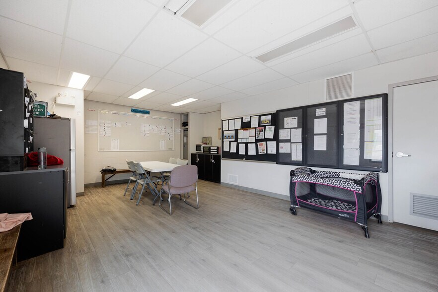 More Photos Of 8030 Golosky Av, Fort McMurray Truck Terminal For Lease