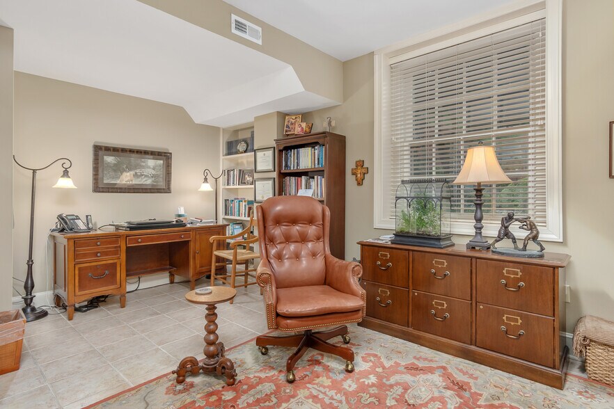 More Photos Of 111 Council St, Frederick Office For Lease