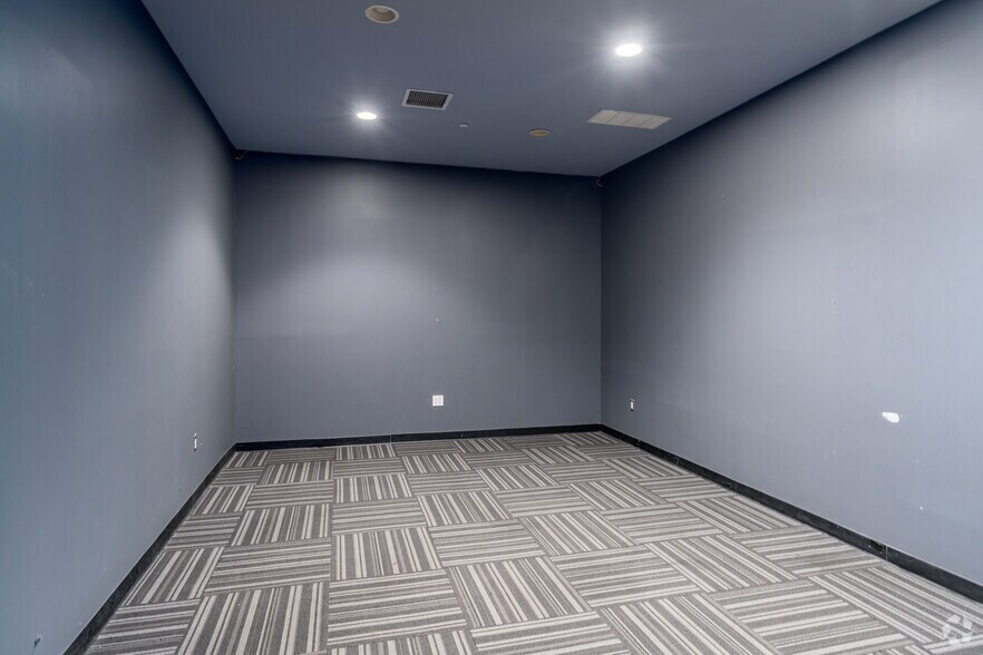 More Photos Of 327 Douglass St, Brooklyn Storefront For Lease