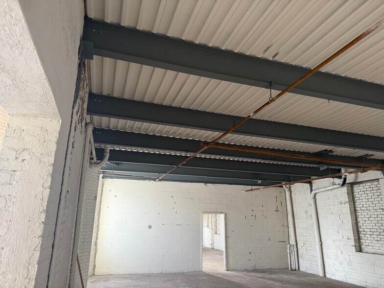 More Photos Of 51-03 Van Dam St, Long Island City Warehouse For Lease