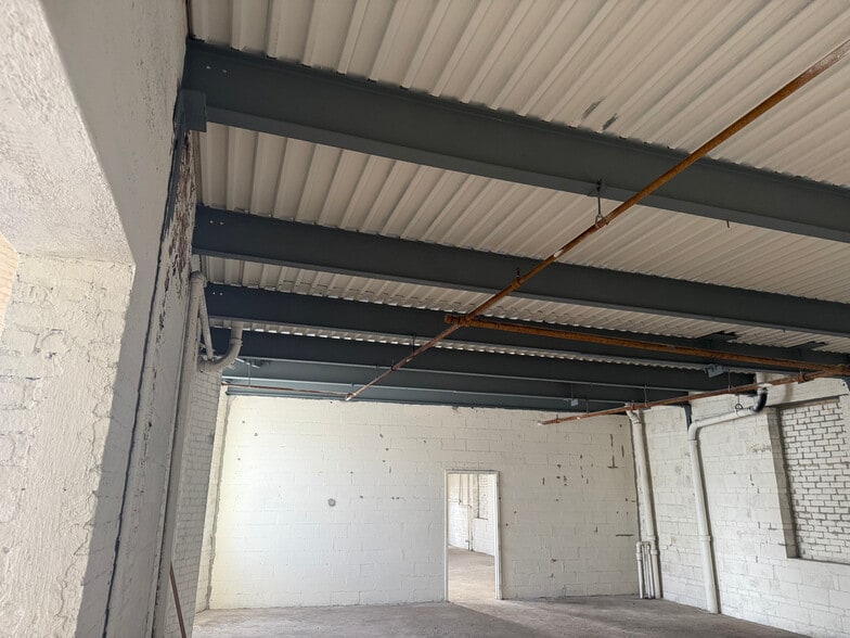 More Photos Of 51-03 Van Dam St, Long Island City Warehouse For Lease