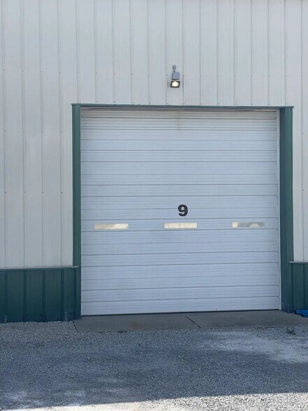 More Photos Of 6244 F Old Lagrange Rd, Crestwood Warehouse For Lease