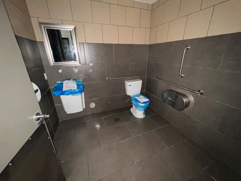 More Photos Of 2380 John F Kennedy Blvd, Jersey City Convenience Store For Sale