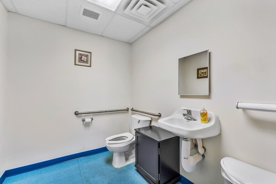 More Photos Of 1932 Bealer Dr, Marion General Retail For Sale