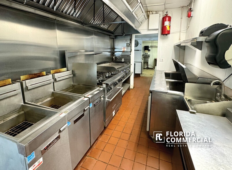 More Photos Of 300 SW Federal Hwy, Stuart Restaurant For Sale