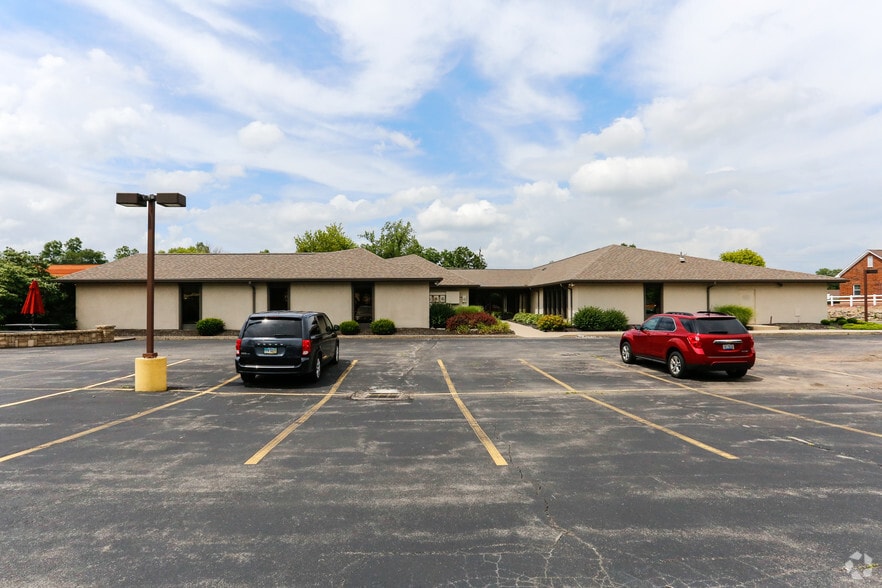 More Photos Of 16 W Wenger Rd, Englewood Medical For Lease