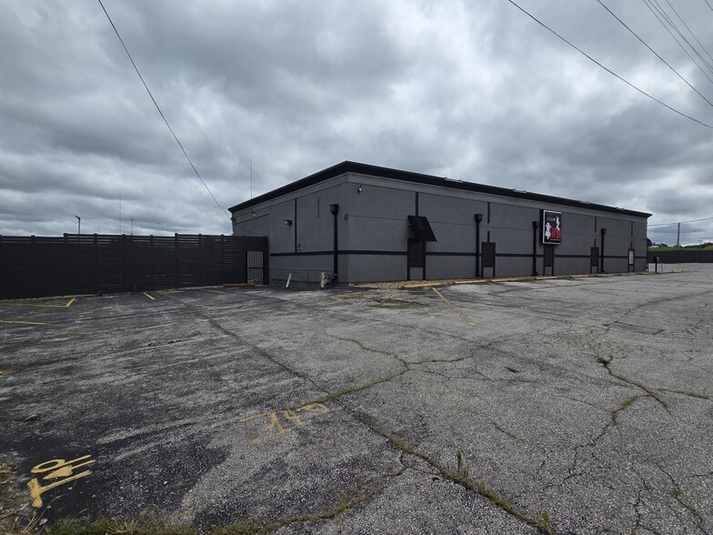 More Photos Of 7400-7600 E US Highway 40, Kansas City Sports And Entertainment For Sale