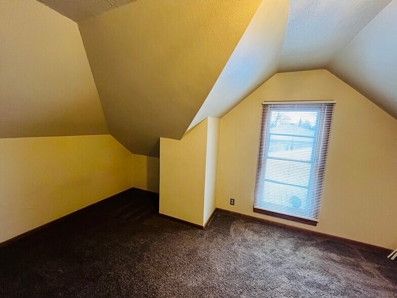 More Photos Of 919 S Pine St, Norfolk Flex For Sale