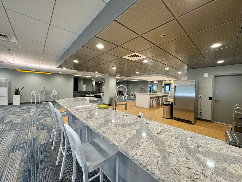 More Photos Of 100 N Queen St, Lancaster Office For Sale