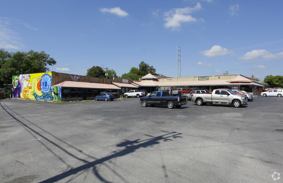 More Photos Of 3333 West Ave, San Antonio Storefront For Lease