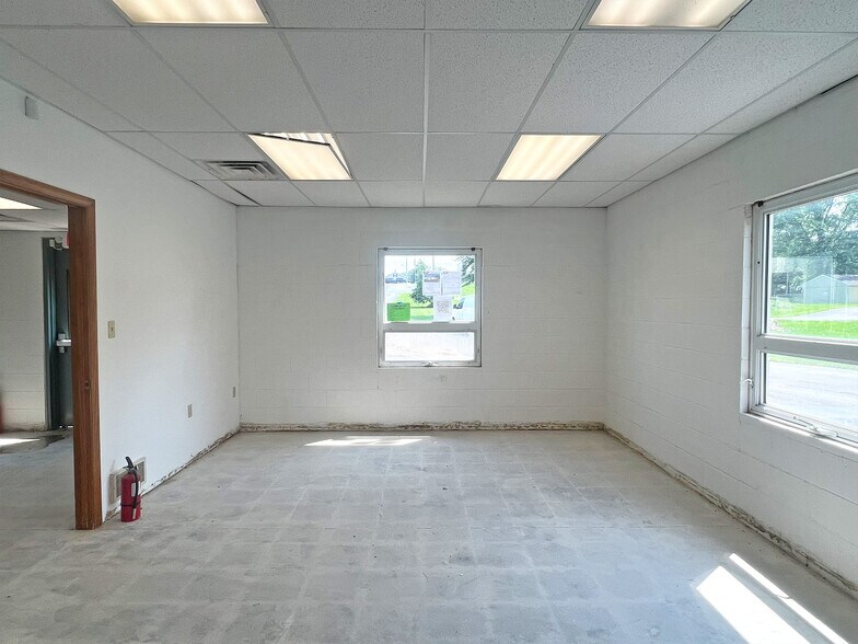 More Photos Of 4300 W Ridge Rd, Erie Manufacturing For Lease