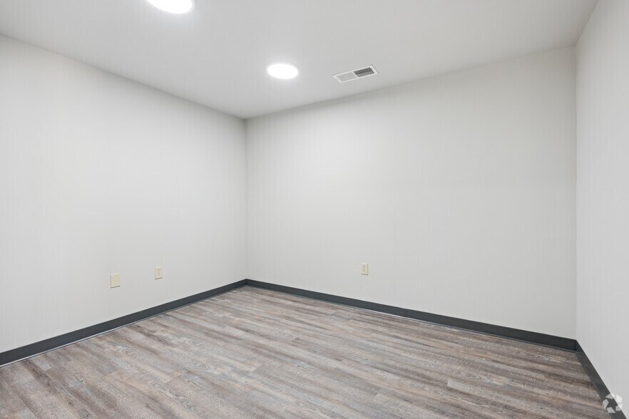 More Photos Of 105 Enterprise Dr, Cumming Unknown For Lease