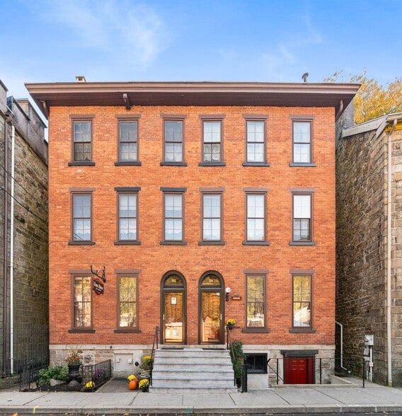 Primary Photo Of 23-25 Race St, Jim Thorpe Hospitality For Sale