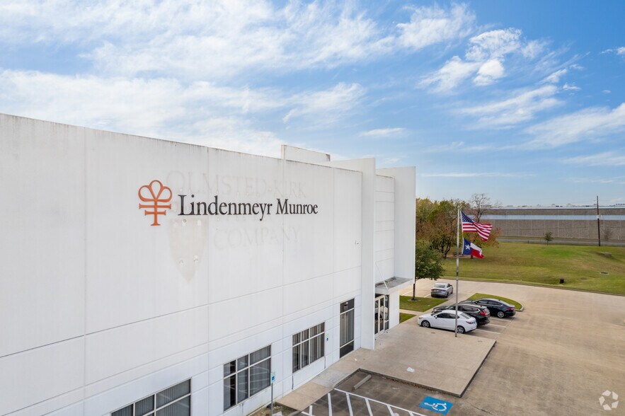 More Photos Of 9565 W Wingfoot Rd, Houston Distribution For Lease