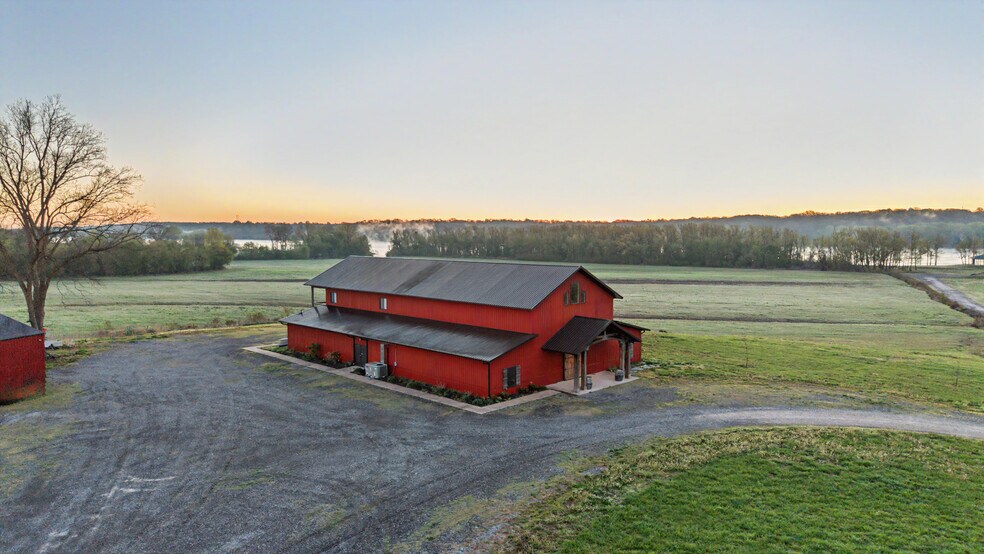 More Photos Of 11001 State Rte N, Scott City Specialty For Sale