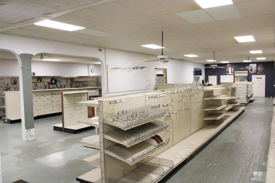 More Photos Of 800 Box Butte Ave, Hemingford General Retail For Sale