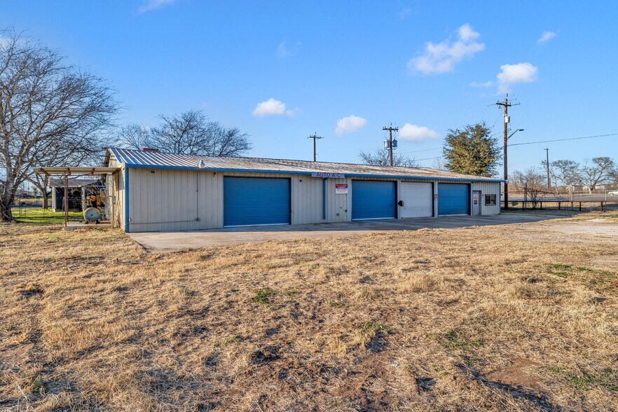 More Photos Of 11211 S US Highway 181, San Antonio Warehouse For Sale