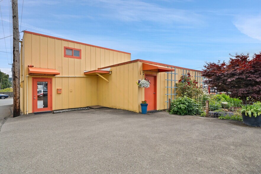 More Photos Of 710 S Lincoln St, Port Angeles General Retail For Sale
