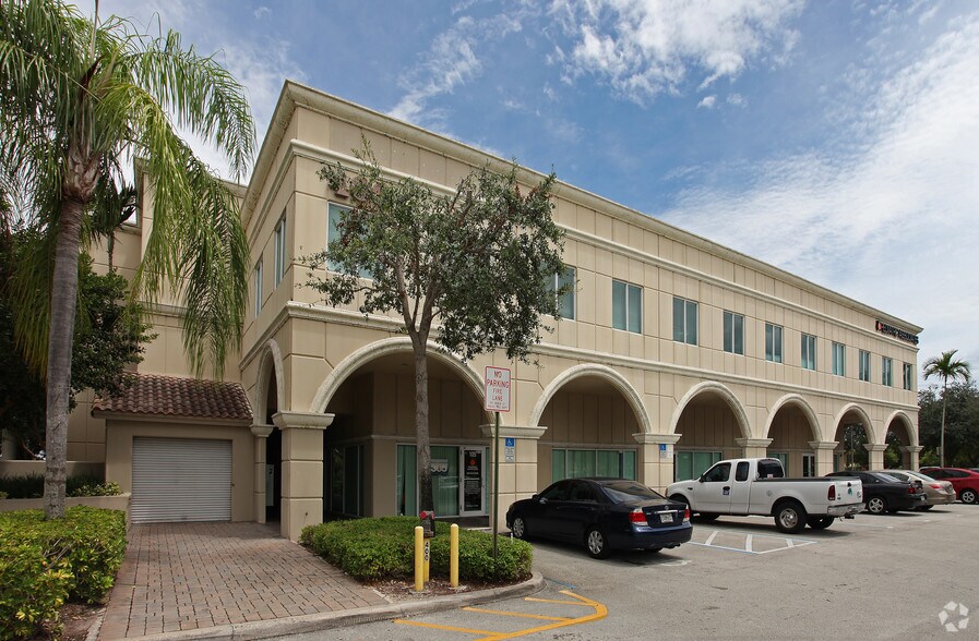 More Photos Of 400 N Hiatus Rd, Pembroke Pines Unknown For Lease