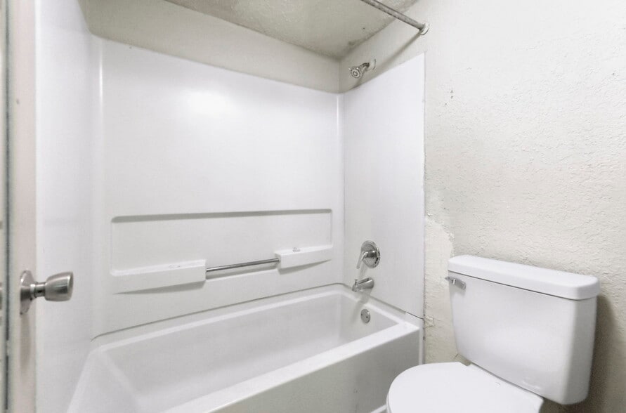 More Photos Of 3527 W Coliseum Blvd, Fort Wayne Hotel For Sale