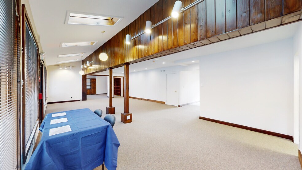 More Photos Of 220 Silver Lake Rd, Dingmans Ferry Office For Sale