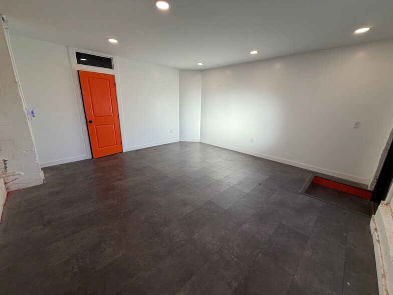 More Photos Of 1160 Homestead St, Baltimore Auto Repair For Lease