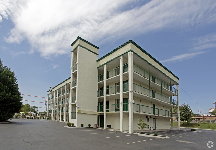 More Photos Of 3402 Winfield Dunn Pky, Kodak Hotel For Sale