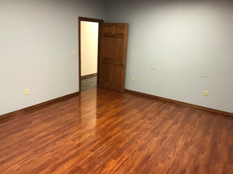 More Photos Of 900 Delta Dr, Monroe Showroom For Sale