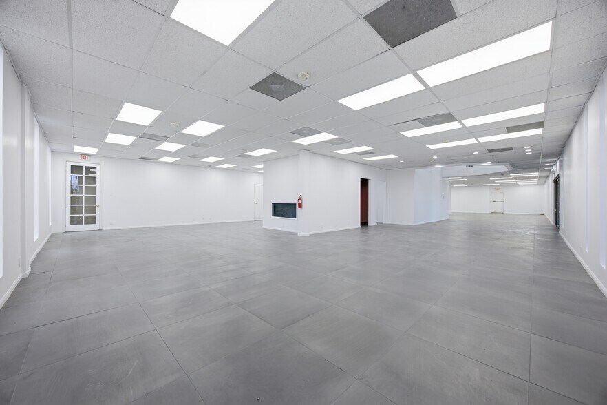More Photos Of 844 E Sahara Ave, Las Vegas Loft Creative Space For Lease