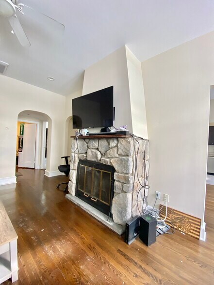 More Photos Of 8329 Delaware Ave, Upper Darby Service For Sale