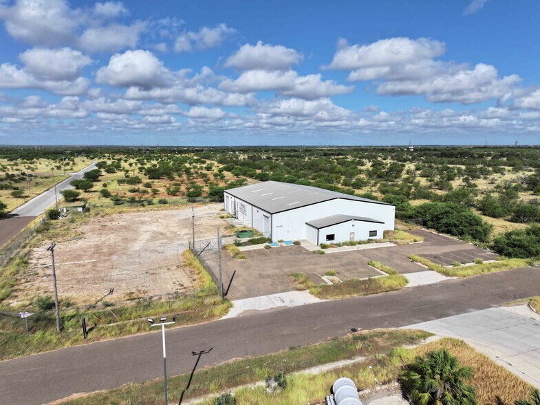 More Photos Of 149 Eagle Ford Rd, Cotulla Warehouse For Sale