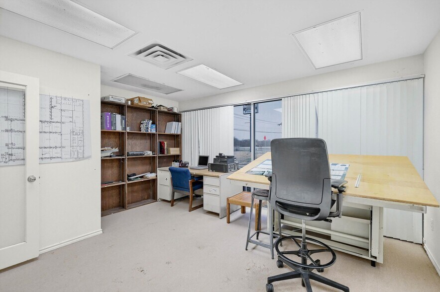 More Photos Of 18987 W US Highway 82, Sherman Industrial For Sale