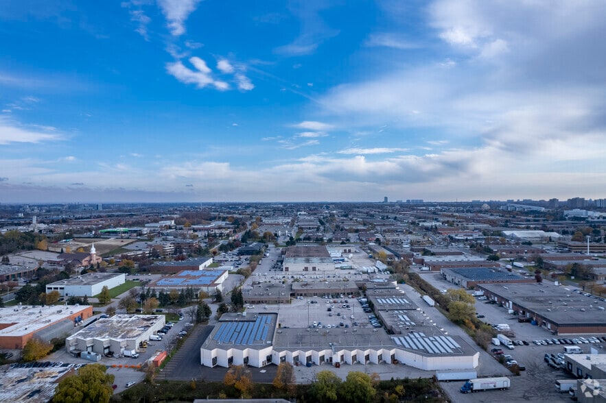 More Photos Of 90 Nolan Ct, Markham Service For Lease