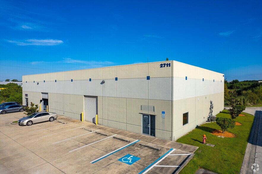 More Photos Of 2711-2719 Causeway Center Dr, Tampa Light Manufacturing For Lease