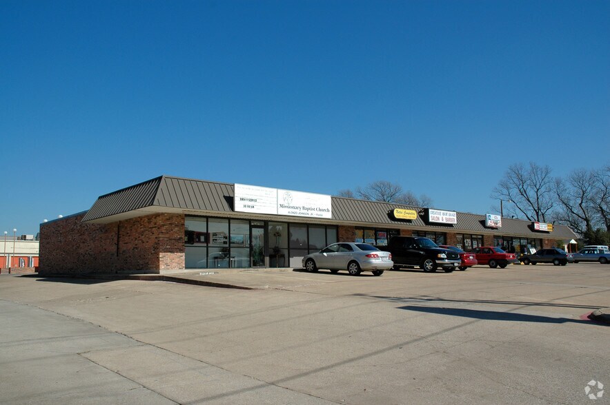 More Photos Of 2307-2315 Guthrie Rd, Garland Storefront For Lease