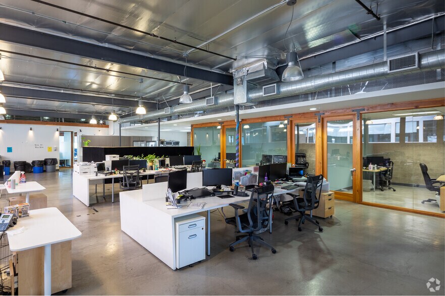 More Photos Of 15000 Ventura Blvd, Sherman Oaks Loft Creative Space For Lease