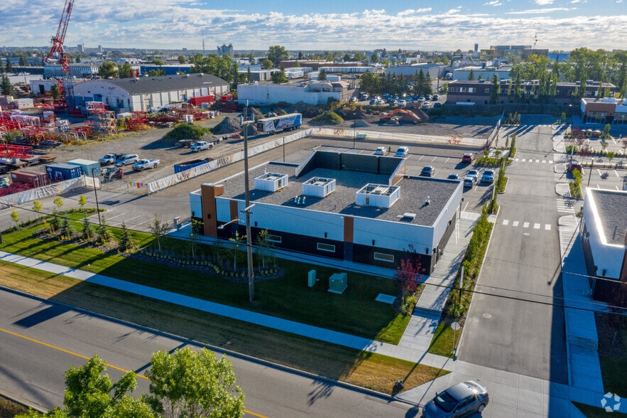 More Photos Of 324 58 Av SE, Calgary Storefront Retail Office For Lease