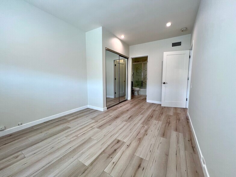 More Photos Of 3511 Market St, Glendale Office Residential For Lease