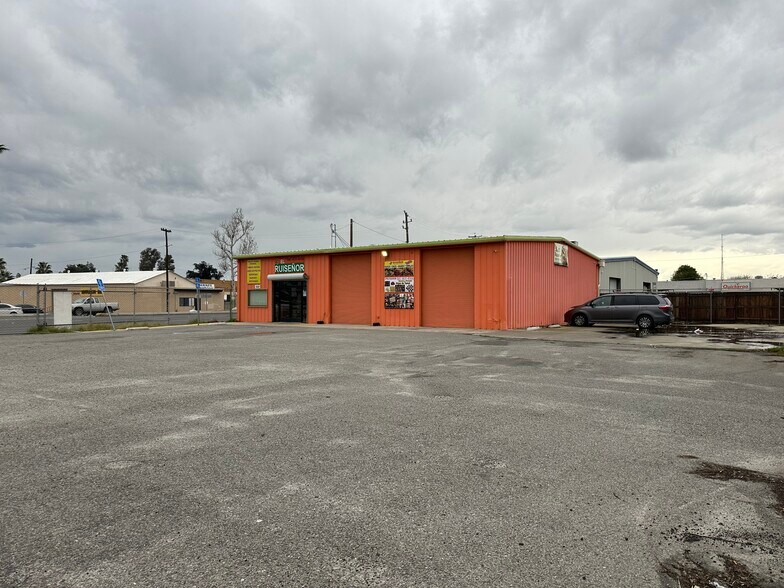 More Photos Of 518-522 E California Ave, Bakersfield Warehouse For Lease