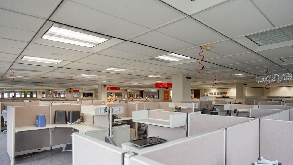 More Photos Of 8001 W Jefferson Blvd, Fort Wayne Office For Lease