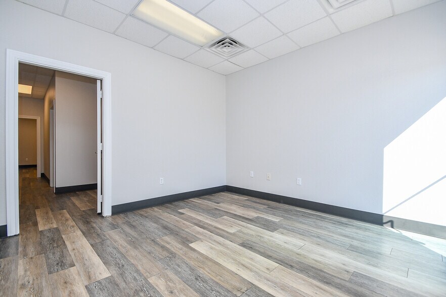More Photos Of 21621 Rhodes Rd, Spring Warehouse For Lease