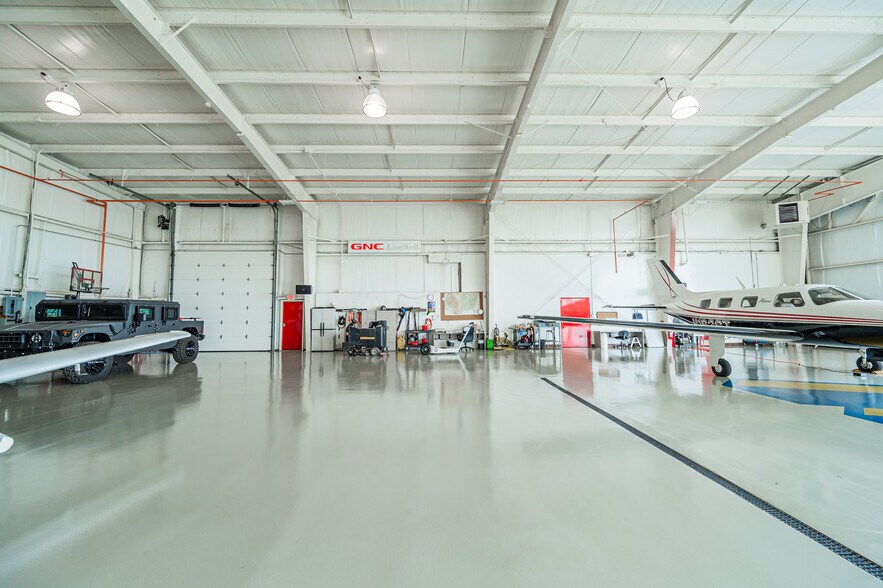 More Photos Of 300 Heath Rd, Heath Airplane Hangar For Sale