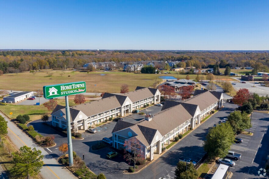 More Photos Of 130 Mobile Dr, Spartanburg Hotel For Sale