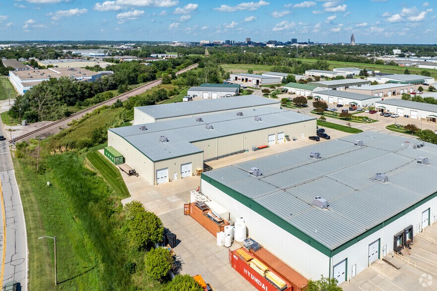 More Photos Of 1941 SW 6th St, Lincoln Warehouse For Sale