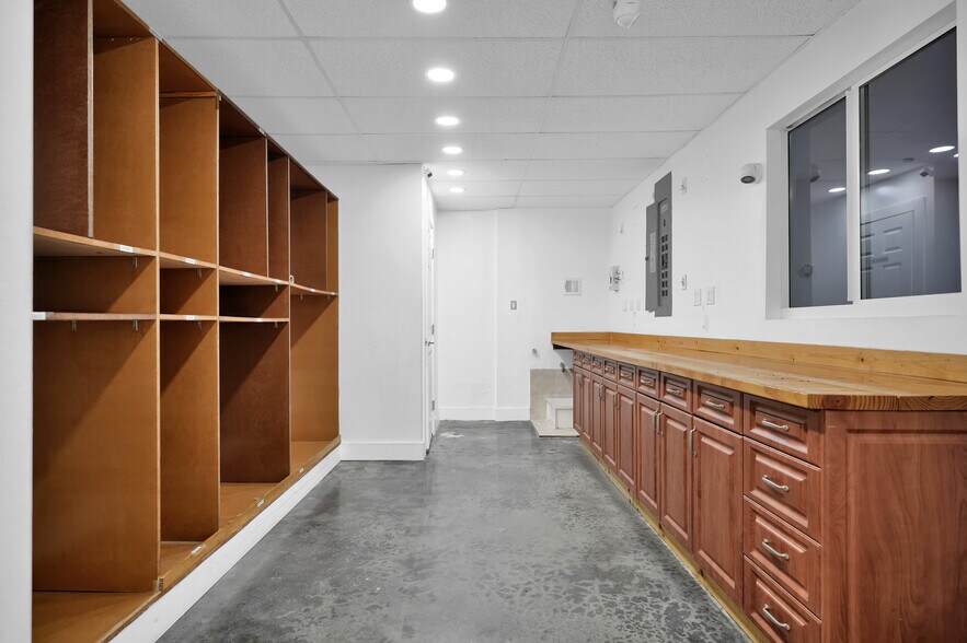 More Photos Of 7311 NW 12th St, Doral Light Distribution For Sale