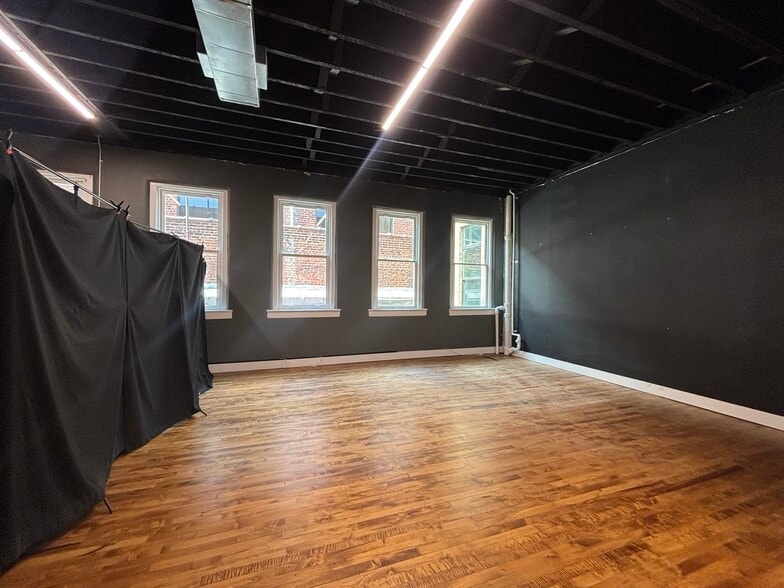 More Photos Of 275 W 4th St, Winston-Salem General Retail For Lease