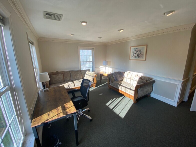 More Photos Of 360 State Route 101, Bedford Medical For Sale