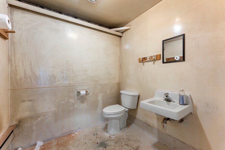 More Photos Of 1342 W Industrial Rd, Cedar City Warehouse For Lease