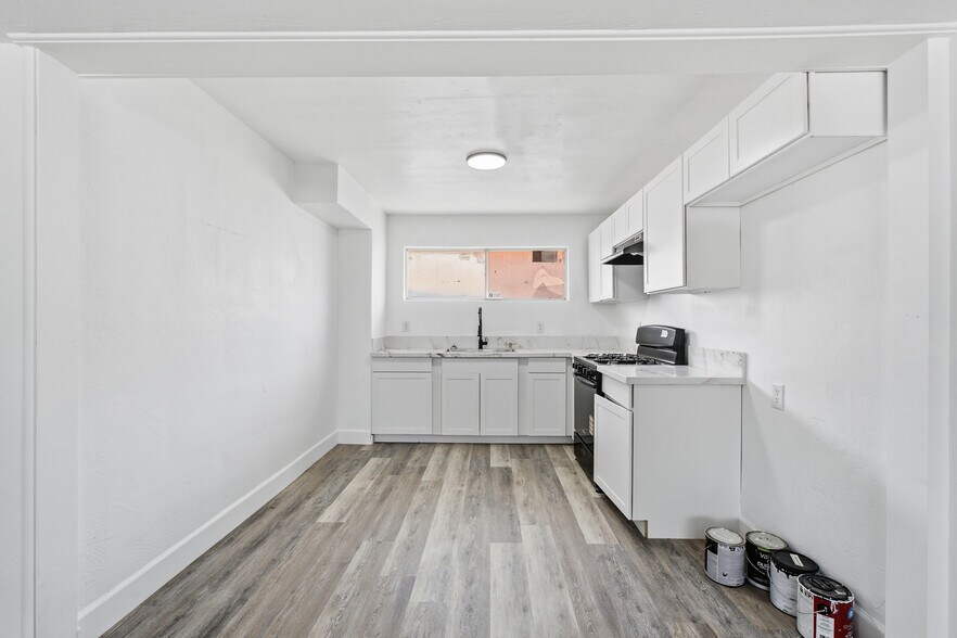 More Photos Of 1012 Hale Ave, Corcoran Office Residential For Sale